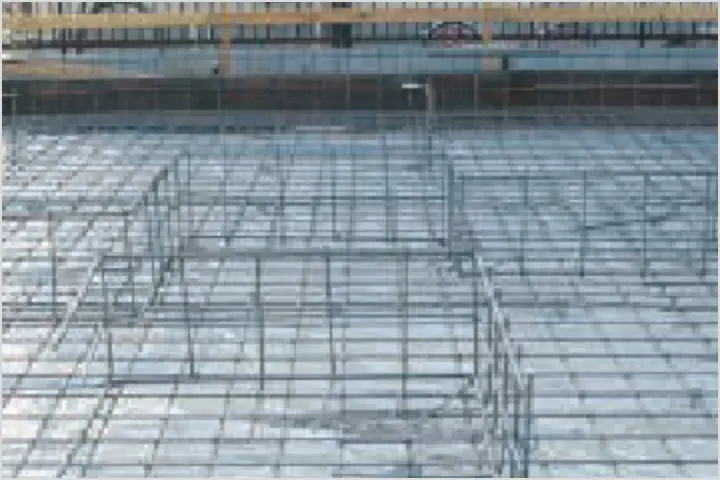 基礎全体に鉄筋を配筋することで強固な構造にするイメージ