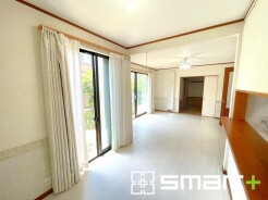 ～余裕の空間が広がるＬＤＫ～
・17.7帖あるＬＤＫはご家族団らんのお時間を余裕の広さで演出してくれます。
・ご内覧の際は家具の配置などもイメージしながらご覧くださいませ。
