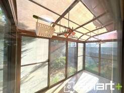 ～屋根付きのバルコニー～
・バルコニーは屋根付きなので急な雨でも安心です。
・奥行きもあるので洗濯物が干しやすいのも嬉しいポイントですね。

