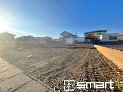 ～ベタ基礎でしっかりとした土台～
・コンクリートの中に鉄筋を配し強度を高めた「ベタ基礎」を採用。
・しっかりとした土台を造ったうえで、その上に建物が築造されていきます。
