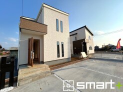 ～明るさを感じる外観～
・外壁は２トーンカラーを採用し、デザイン性に優れた見た目となっております。
・帰宅した際にホッと感じるような飽きのこない外観。ぜひ現地でご確認くださいませ。
