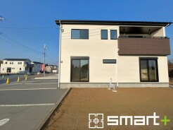 ～モダンな印象を与える外観～
・シックな色彩の２トーンカラーを採用する事でモダンでお洒落な印象の外観となっております。
・毎日家に帰ってくることが誇らしくなる高級感のある仕様。
