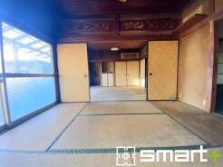 ～収納豊富な洋室～
・備え付けの収納をご用意。タンスなどを置く場合と比べ出っ張らないので部屋の中を有効のご活用いただけます。
・収納の広さなどぜひ現地でご確認くださいませ。
