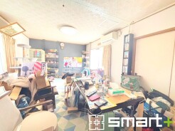 ～穏やかな陽の入るＬＤＫ～
・大きな窓のあるＬＤＫは陽当りも良好で明るい空間となっております。
・ご家族団らんなど過ごす時間の多いＬＤＫが明るいのは嬉しいポイントですね。
