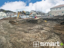 ～ベタ基礎でしっかりとした土台～
・コンクリートの中に鉄筋を配し強度を高めた「ベタ基礎」を採用。
・しっかりとした土台を造ったうえで、その上に建物が築造されていきます。

