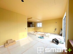 ～余裕の空間が広がるＬＤＫ～
・23.2帖あるＬＤＫはご家族団らんのお時間を余裕の広さで演出してくれます。
・ご内覧の際は家具の配置などもイメージしながらご覧くださいませ。
