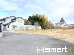 ～閑静な住宅街の立地～
・周辺は閑静な住宅街となっておりますので、静かな暮らしをご実現いただけます。
・前面道路の交通量も多くないので、小さなお子様がいるご家庭でもご安心ですね。
