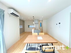 ～ナチュラルな色彩のＬＤＫ～
・自然な風合いの色味で纏められたＬＤＫは家具のコーディネートもしやすくなっております。
・どんなインテリアにするか、考えるだけでも楽しくなりますね。
