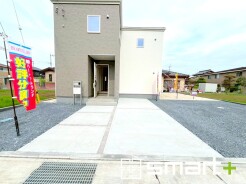 ～クラシカルな印象の外観～
・外壁は２トーンカラーを採用し、デザイン性に優れた見た目となっております。
・帰宅した際にホッと感じるような飽きのこない外観。ぜひ現地でご確認くださいませ。

