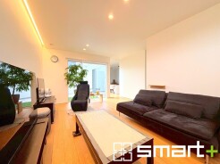 ～余裕の空間が広がるＬＤＫ～
・22.3帖あるＬＤＫはご家族団らんのお時間を余裕の広さで演出してくれます。
・ご内覧の際は家具の配置などもイメージしながらご覧くださいませ。
