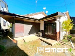 ～和風な外観の邸宅～
・シックな和風の外観のお住まい。心が落ち着く見た目となっております。
・外壁や屋根のリフォームをお考えの方もお気軽にご相談くださいませ。
