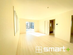 ～穏やかな陽の入るＬＤＫ～
・大きな窓のあるＬＤＫは陽当りも良好で明るい空間となっております。
・ご家族団らんなど過ごす時間の多いＬＤＫが明るいのは嬉しいポイントですね。
