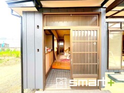 ～お住まいの顔「玄関」～
・毎日お出かけの際もご帰宅の際も通る玄関。
・ドアの交換や鍵の交換・追加などもお気軽にご相談くださいませ。
