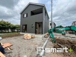 ～完成物件もご案内可能～
・ご案内時には実際の立地に加え、同メーカー・同仕様の完成物件もご案内可能です。
・ぜひ現地と建物をご覧いただき、具体的にイメージしてみてくださいませ。
(１号棟)
