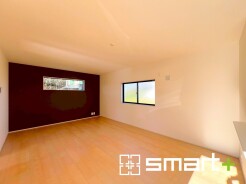 ～余裕の空間が広がるＬＤＫ～
・17帖あるＬＤＫはご家族団らんのお時間を余裕の広さで演出してくれます。
・ご内覧の際は家具の配置などもイメージしながらご覧くださいませ。
