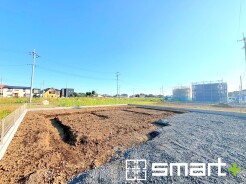 ～ベタ基礎でしっかりとした土台～
・コンクリートの中に鉄筋を配し強度を高めた「ベタ基礎」を採用。
・しっかりとした土台を造ったうえで、その上に建物が築造されていきます。
