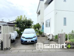 ～駐車場は２台分ご用意～
・駐車場は２台分ございますので、車通勤の方や複数台お持ちの方にもお勧めのお住まいです。
・カーポートなどのオプションもお気軽にご相談くださいませ。
