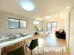 ～ナチュラルな色彩のＬＤＫ～
・自然な風合いの色味で纏められたＬＤＫは家具のコーディネートもしやすくなっております。
・どんなインテリアにするか、考えるだけでも楽しくなりますね。
