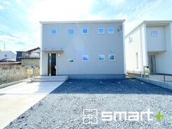 ～重厚感のある外観～
・幅の広い造りとなっておりますので、見た目に重厚感が生まれ、高級感のある仕様となっております。
・毎日家に帰ってくるのが誇らしくなるような外観です。
