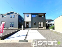 ～モノトーンでシンプルカラーの外観～
・重厚感のあるモノトーンでまとめられた外観はシンプルながらスタイリッシュでおしゃれな仕上がりになります。
・落ち着いた雰囲気で高級感も感じられますね。