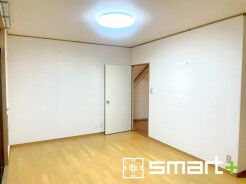 ～ナチュラルな色彩のＬＤＫ～
・自然な風合いの色味で纏められたＬＤＫは家具のコーディネートもしやすくなっております。
・どんなインテリアにするか、考えるだけでも楽しくなりますね。
