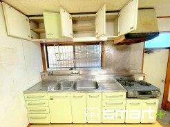 ～リビングを有効活用～
・キッチンは対面式ではなく壁側にございますので、お部屋の中の空間を有効活用できます。
・現地ではぜひ家具の配置などもイメージしながらご見学くださいませ。
