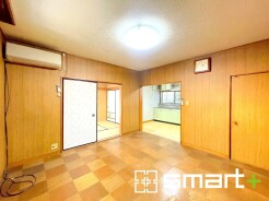 ～オプション施行もお任せください～
・フローリングの変色など劣化を軽減し、水をこぼした場合などにも防いでくれるフロアコーテイングが人気となっております。
・オプション施行もお任せください。