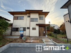 ～閑静な住宅街の立地～
・周辺は閑静な住宅街となっておりますので、静かな暮らしをご実現いただけます。
・前面道路の交通量も多くないので、小さなお子様がいるご家庭でもご安心ですね。
