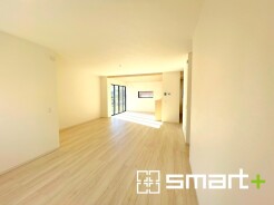 ～間仕切対応で居室に～
・リビングには間仕切対応で居室としてもお使いいただけるスペースがございます。
・収納付きなので寝室はもちろん、キッズスペースなどにも便利ですね。