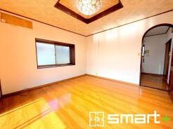 ～窓からはたっぷりの陽光～
・穏やかな陽だまりに包まれる居心地の良いＬＤＫは明るく開放的な空間になります。
・柔らかみのあるナチュラルカラーで、家具やカーテンの色も選びやすいですね。
