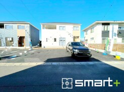 ～モダンな印象を与える外観～
・シックな色彩の２トーンカラーを採用する事でモダンでお洒落な印象の外観となっております。
・毎日家に帰ってくることが誇らしくなる高級感のある仕様。
