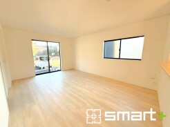 ～ナチュラルな色彩のＬＤＫ～
・自然な風合いの色味で纏められたＬＤＫは家具のコーディネートもしやすくなっております。
・どんなインテリアにするか、考えるだけでも楽しくなりますね。
