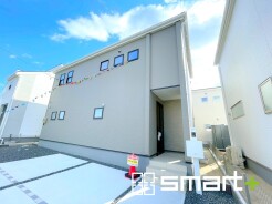 ～優しい印象の外観～
・環境にも馴染みやすく、汚れもあまり目立たない淡い色味の外観は落ち着いた雰囲気を醸し出してくれますね。
・ナチュラルな色調が優しい印象を与えてくれます。
