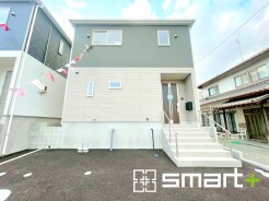 ～スタイリッシュな外観～
・重厚感のあるグレーと清潔感のあるホワイトの組み合わせで、洗練されたクールな雰囲気に。
・２色のコントラストがオシャレでスタイリッシュな印象に見せてくれますね。