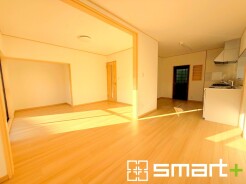 ～ナチュラルな色彩のＬＤＫ～
・自然な風合いの色味で纏められたＬＤＫは家具のコーディネートもしやすくなっております。
・どんなインテリアにするか、考えるだけでも楽しくなりますね。
