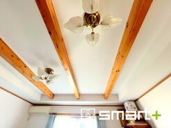 ～穏やかな陽の入るＬＤＫ～
・大きな窓のあるＬＤＫは陽当りも良好で明るい空間となっております。
・ご家族団らんなど過ごす時間の多いＬＤＫが明るいのは嬉しいポイントですね。
