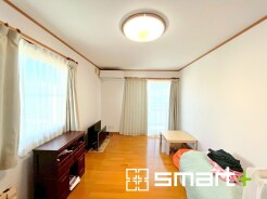 ～２面採光の明るいお部屋～
・洋室は２面採光とする事で穏やかな陽の入る明るい空間となっております。
・くつろぎのプライベート時間を明るい空間で穏やかにお過ごしいただけます。
