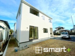 ～ご家族を守る「耐震等級３」～
・住宅性能評価において「耐震等級３」を取得。地震に強い家であることが証明されております。
・倒壊の恐れが低くなりますので、地震保険が半額になるメリットも。
