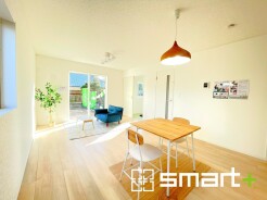 ～ナチュラルな色彩のＬＤＫ～
・自然な風合いの色味で纏められたＬＤＫは家具のコーディネートもしやすくなっております。
・どんなインテリアにするか、考えるだけでも楽しくなりますね。
