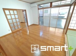 ～自然な風合いの洋室～
・ナチュラルな色彩で纏められた洋室は家具のコーディネートもしやすくなっております。
・どんな家具にするか考えるだけでも楽しくなってきますね。
