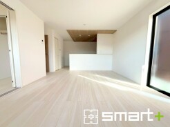 ～ナチュラルな色彩のＬＤＫ～
・自然な風合いの色味で纏められたＬＤＫは家具のコーディネートもしやすくなっております。
・どんなインテリアにするか、考えるだけでも楽しくなりますね。
