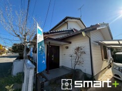 ～閑静な住宅街の立地～
・周辺は閑静な住宅街となっておりますので、静かな暮らしをご実現いただけます。
・前面道路の交通量も多くないので、小さなお子様がいるご家庭でもご安心ですね。
