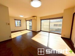 ～ナチュラルな色彩のＬＤＫ～
・自然な風合いの色味で纏められたＬＤＫは家具のコーディネートもしやすくなっております。
・どんなインテリアにするか、考えるだけでも楽しくなりますね。
