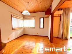 ～穏やかな陽の入るＬＤＫ～
・大きな窓のあるＬＤＫは陽当りも良好で明るい空間となっております。
・ご家族団らんなど過ごす時間の多いＬＤＫが明るいのは嬉しいポイントですね。
