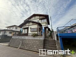 ～閑静な住宅街の立地～
・周辺は閑静な住宅街となっておりますので、静かな暮らしをご実現いただけます。
・前面道路の交通量も多くないので、小さなお子様がいるご家庭でもご安心ですね。
