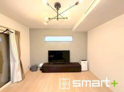 ～オプション施行もお任せください～
・フローリングの変色など劣化を軽減し、水をこぼした場合などにも防いでくれるフロアコーテイングが人気となっております。
・オプション施行もお任せください。
