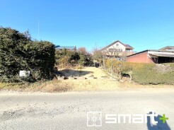 ～閑静な住宅街の立地～
・周辺は閑静な住宅街となっておりますので、静かな暮らしをご実現いただけます。
・前面道路の交通量も多くないので、小さなお子様がいるご家庭でもご安心ですね。
