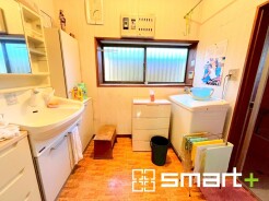 ～余裕のある広さの洗面スペース～
・洗面スペースを大きめに取る事でリネン置場などにも困らず、洗濯なども楽々行っていただけます。
・洗面が広い物件は意外と少ないので、ぜひご覧くださいませ。
