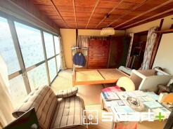 ～オプション施行もお任せください～
・フローリングの変色など劣化を軽減し、水をこぼした場合などにも防いでくれるフロアコーテイングが人気となっております。
・オプション施行もお任せください。
