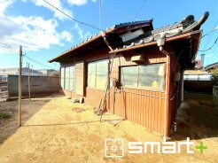 ～和風な外観の邸宅～
・シックな和風の外観のお住まい。心が落ち着く見た目となっております。
・外壁や屋根のリフォームをお考えの方もお気軽にご相談くださいませ。
